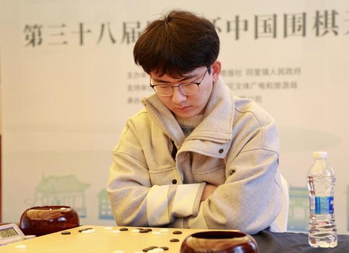黄金一役锋芒毕露，双方争夺胜势十分胶着！的简单介绍