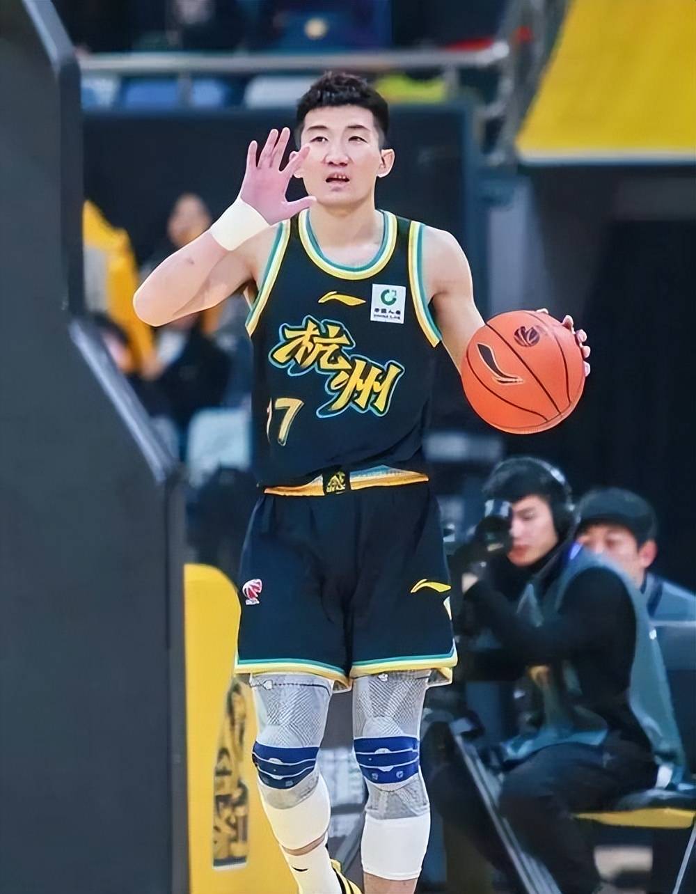 上海男篮表现神勇，主场扼杀对手反扑