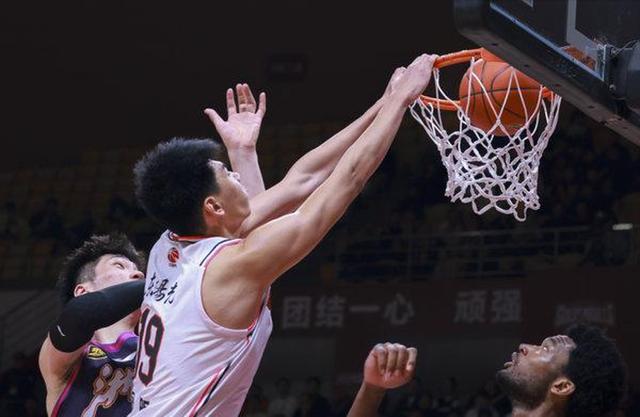 浙江男篮表现不佳，四连败无力追赶