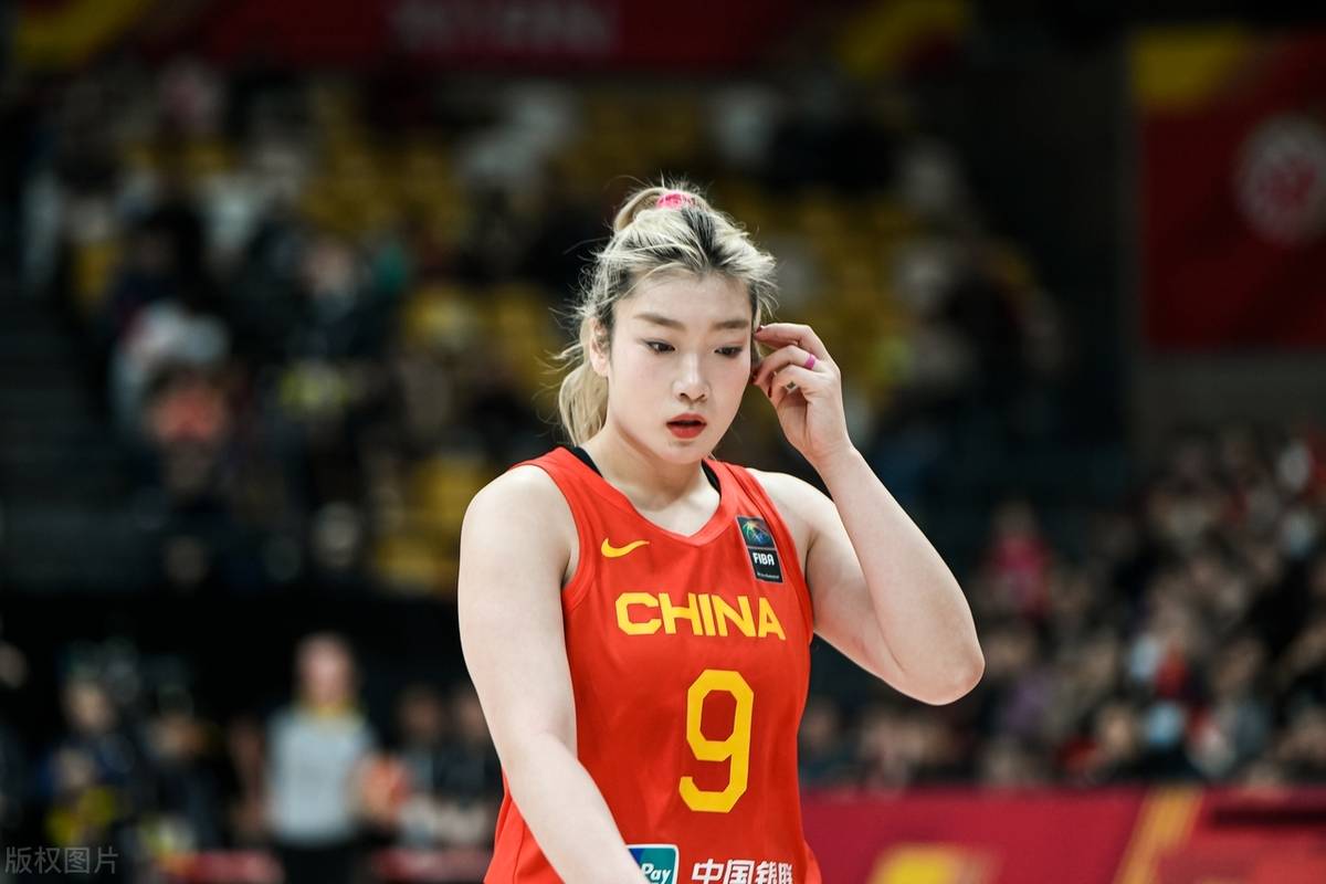 女篮三分被日本完爆想念李梦？名记力挺宫鲁鸣“开除”勒布的简单介绍