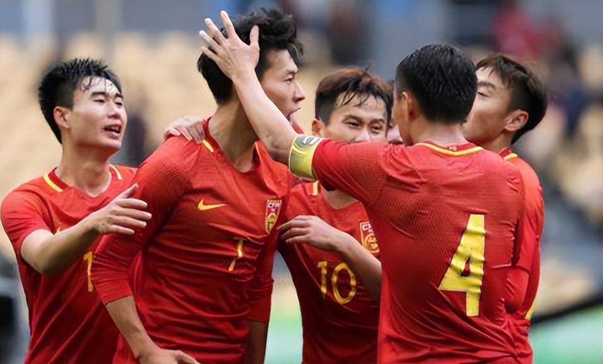 九游体育-包含比赛还没开打，国足迎来一个好消息，战胜中国香港队拿第3稳了的词条