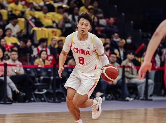 中国男篮结束欧洲拉练抵京曾凡博赴国家队报到(接棒中国男篮登场)